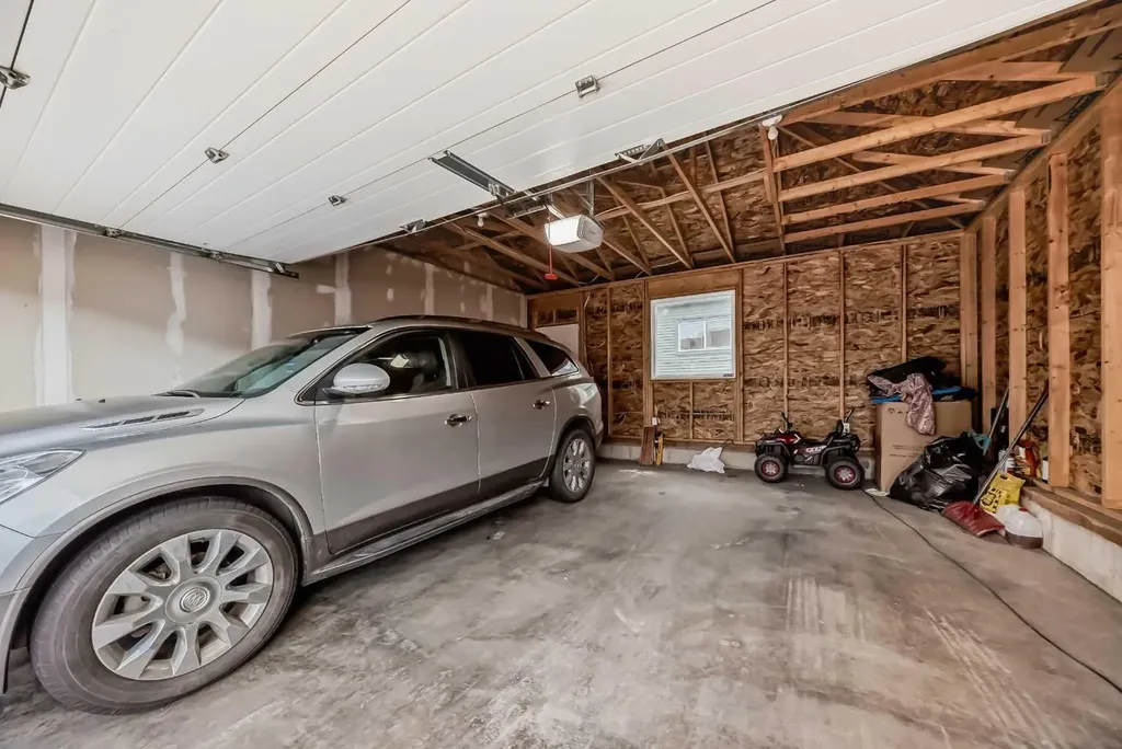 114 Midgrove SW Airdrie AB T4B 5H2