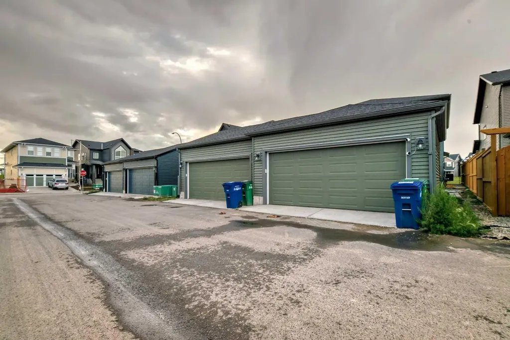 114 Midgrove SW Airdrie AB T4B 5H2