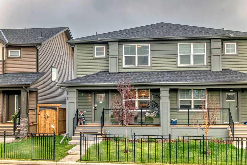 114 Midgrove SW Airdrie AB T4B 5H2