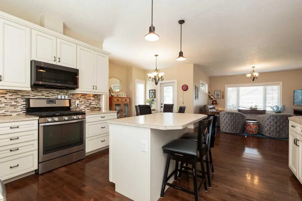 63N 2a Street E Magrath AB T0K 1J0