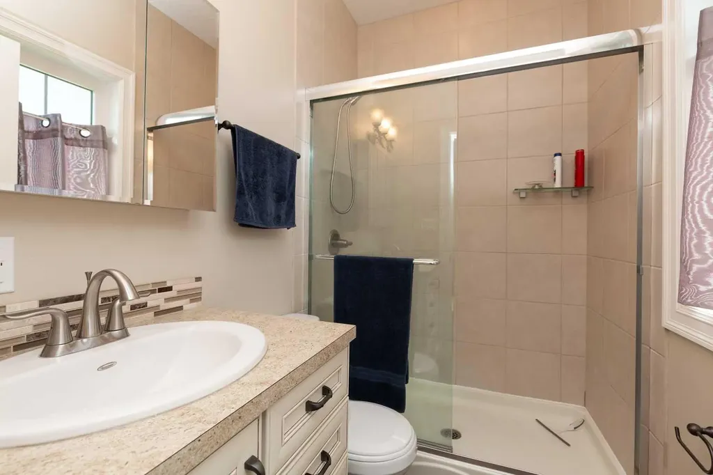63N 2a Street E Magrath AB T0K 1J0