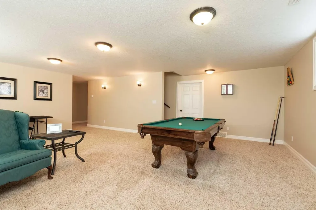 63N 2a Street E Magrath AB T0K 1J0