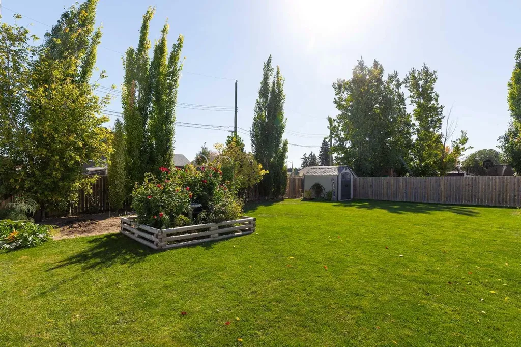 63N 2a Street E Magrath AB T0K 1J0