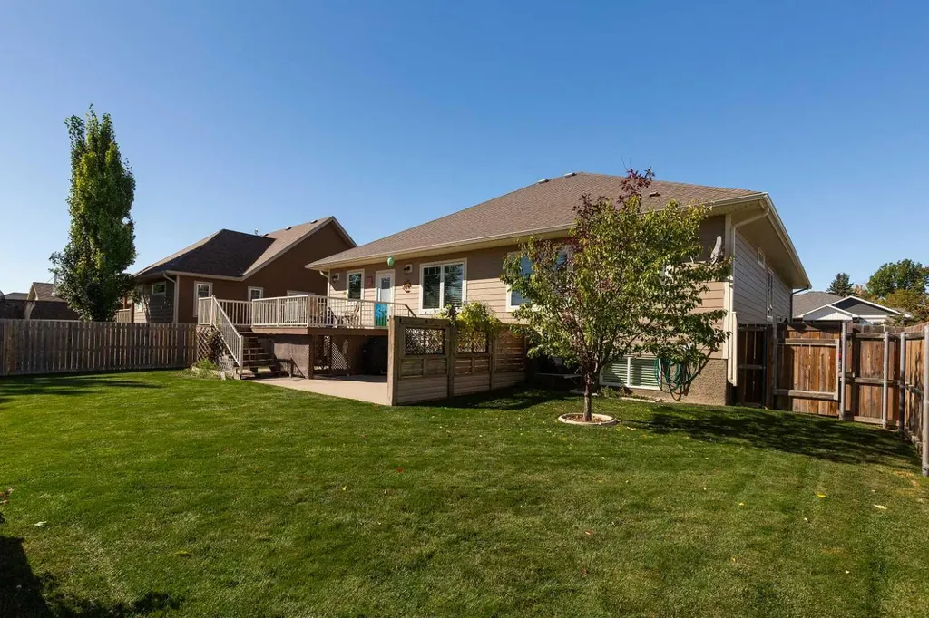 63N 2a Street E Magrath AB T0K 1J0