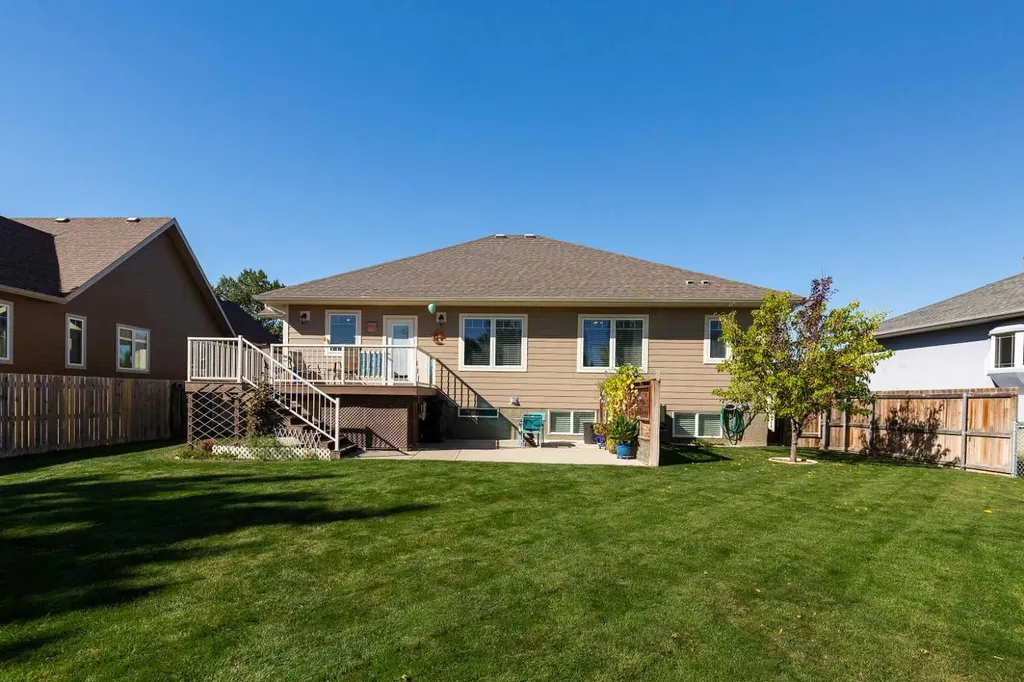 63N 2a Street E Magrath AB T0K 1J0