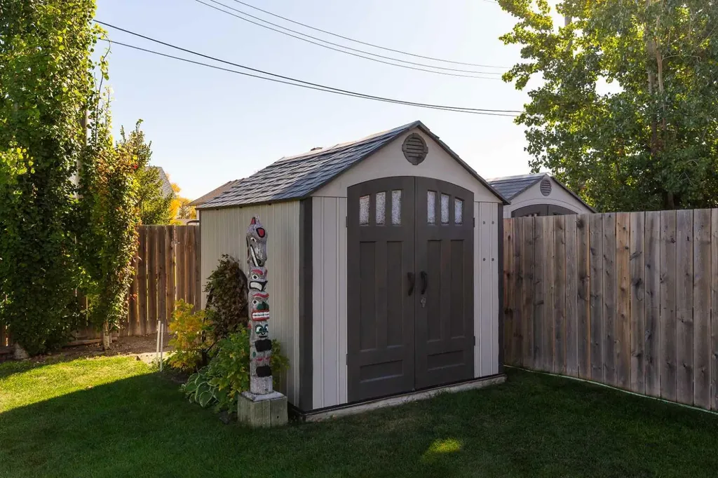 63N 2a Street E Magrath AB T0K 1J0