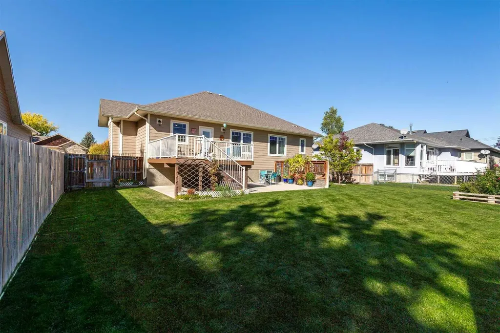 63N 2a Street E Magrath AB T0K 1J0