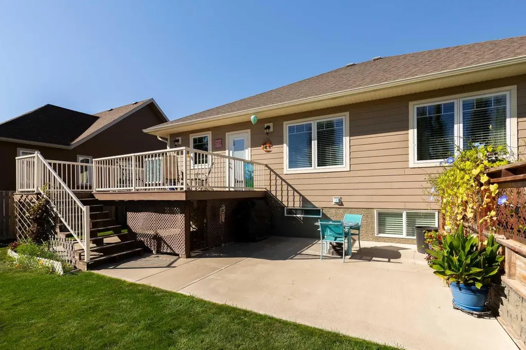63N 2a Street E Magrath AB T0K 1J0
