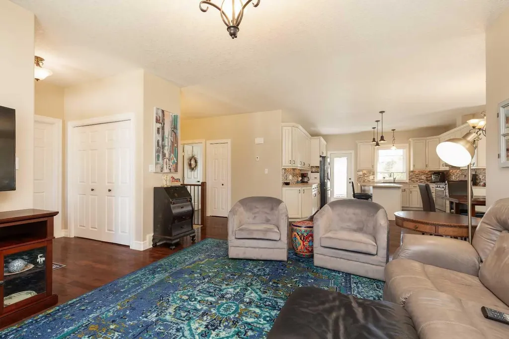 63N 2a Street E Magrath AB T0K 1J0