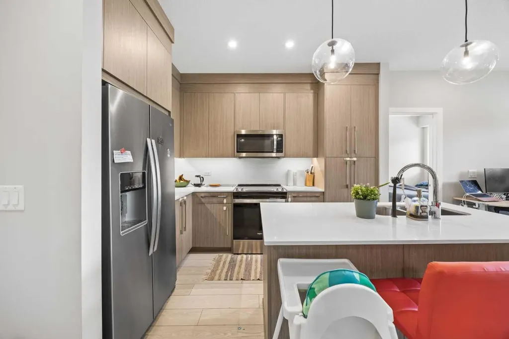 395 Skyview Parkway NE Calgary AB T3N 1Z4