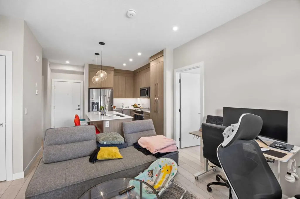 395 Skyview Parkway NE Calgary AB T3N 1Z4
