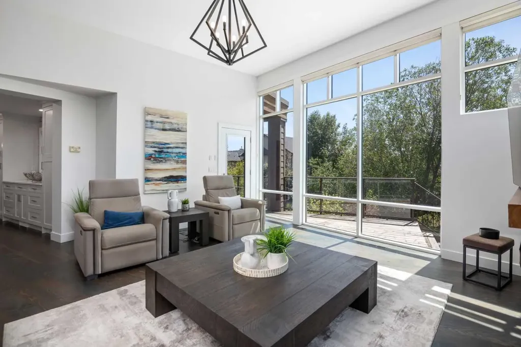 361 Discovery Ridge Way SW Calgary AB T3H 5S8