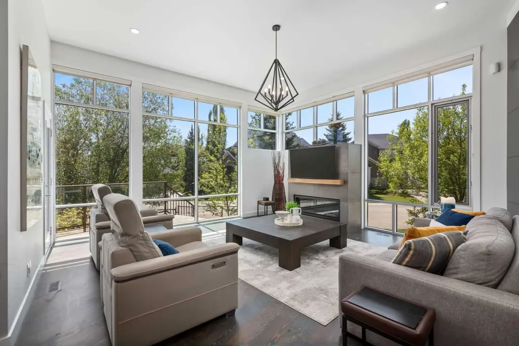 361 Discovery Ridge Way SW Calgary AB T3H 5S8