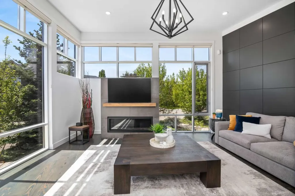 361 Discovery Ridge Way SW Calgary AB T3H 5S8