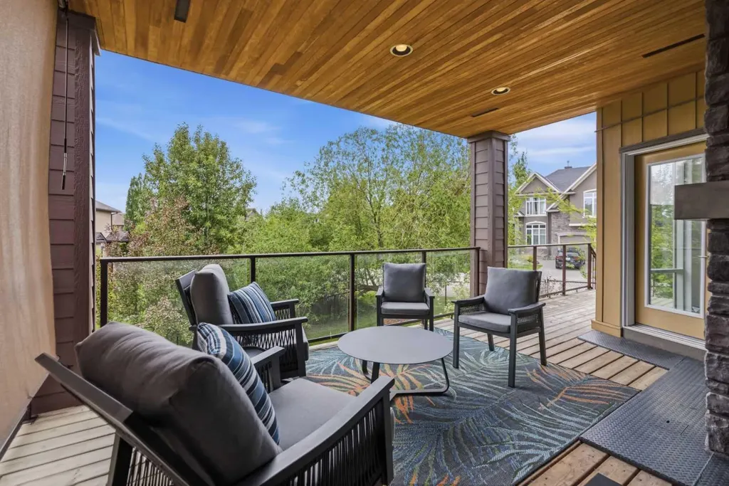 361 Discovery Ridge Way SW Calgary AB T3H 5S8