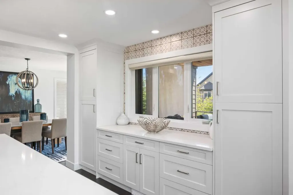 361 Discovery Ridge Way SW Calgary AB T3H 5S8
