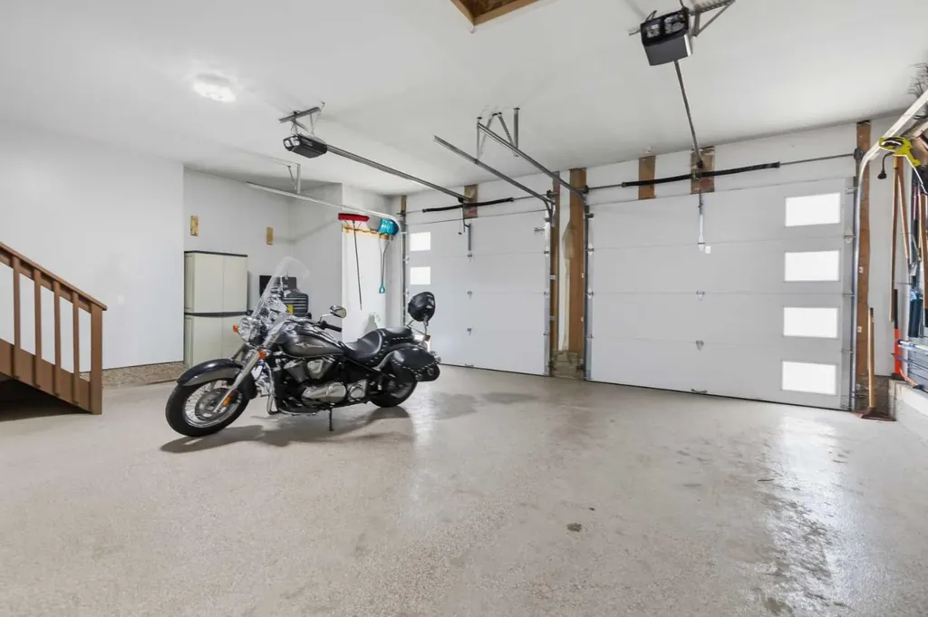 361 Discovery Ridge Way SW Calgary AB T3H 5S8