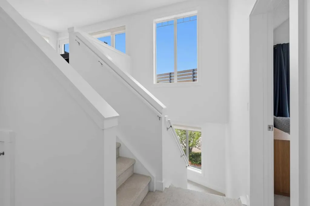 361 Discovery Ridge Way SW Calgary AB T3H 5S8
