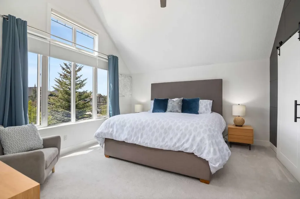 361 Discovery Ridge Way SW Calgary AB T3H 5S8