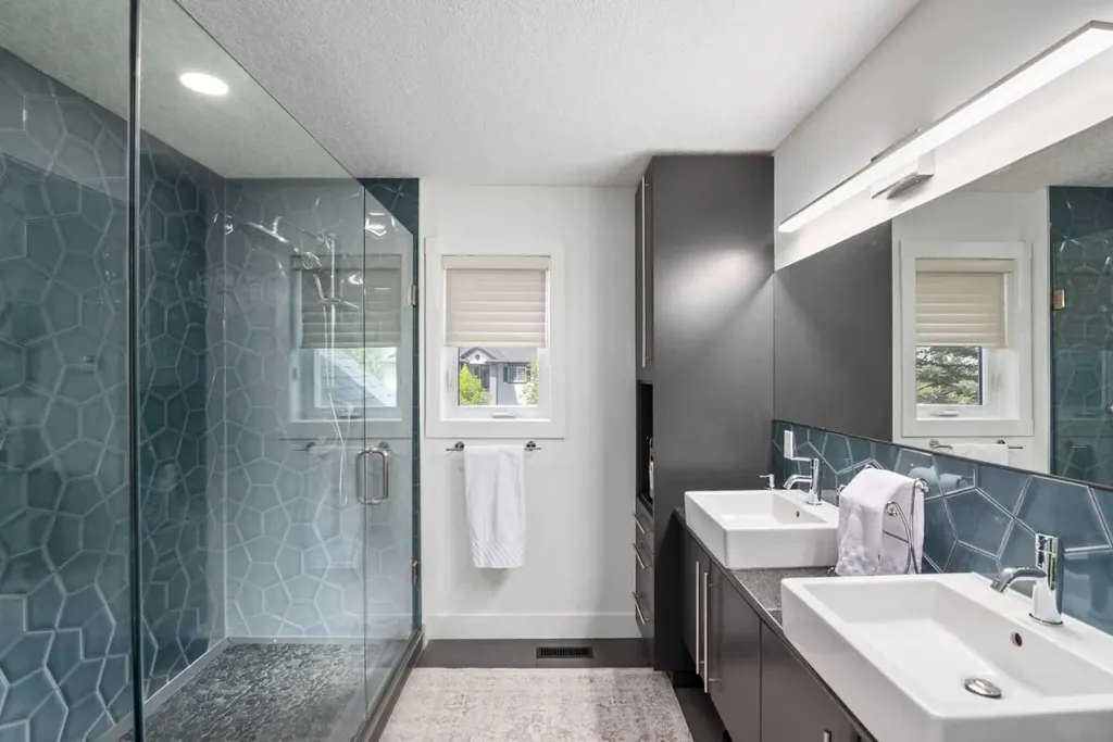 361 Discovery Ridge Way SW Calgary AB T3H 5S8