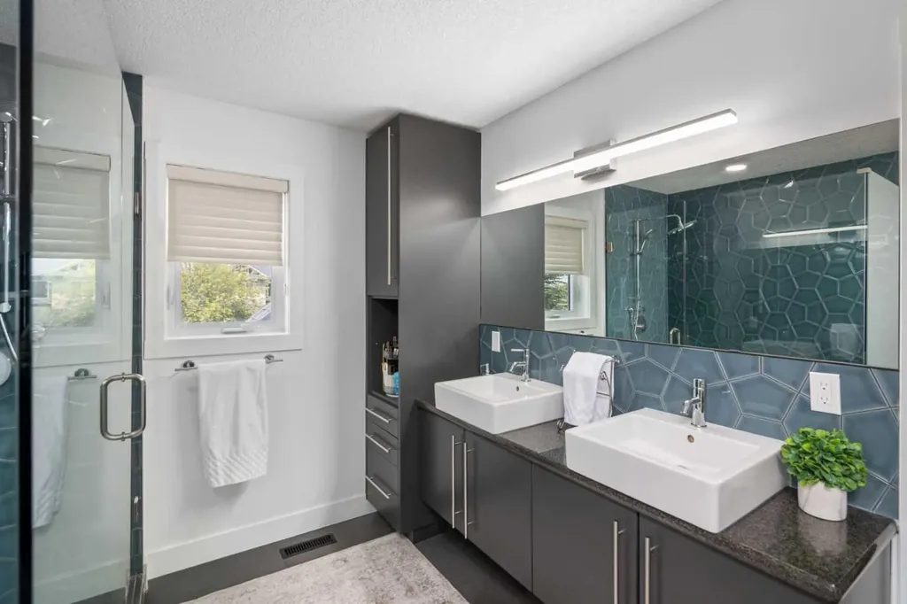361 Discovery Ridge Way SW Calgary AB T3H 5S8