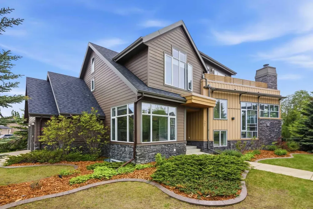 361 Discovery Ridge Way SW Calgary AB T3H 5S8