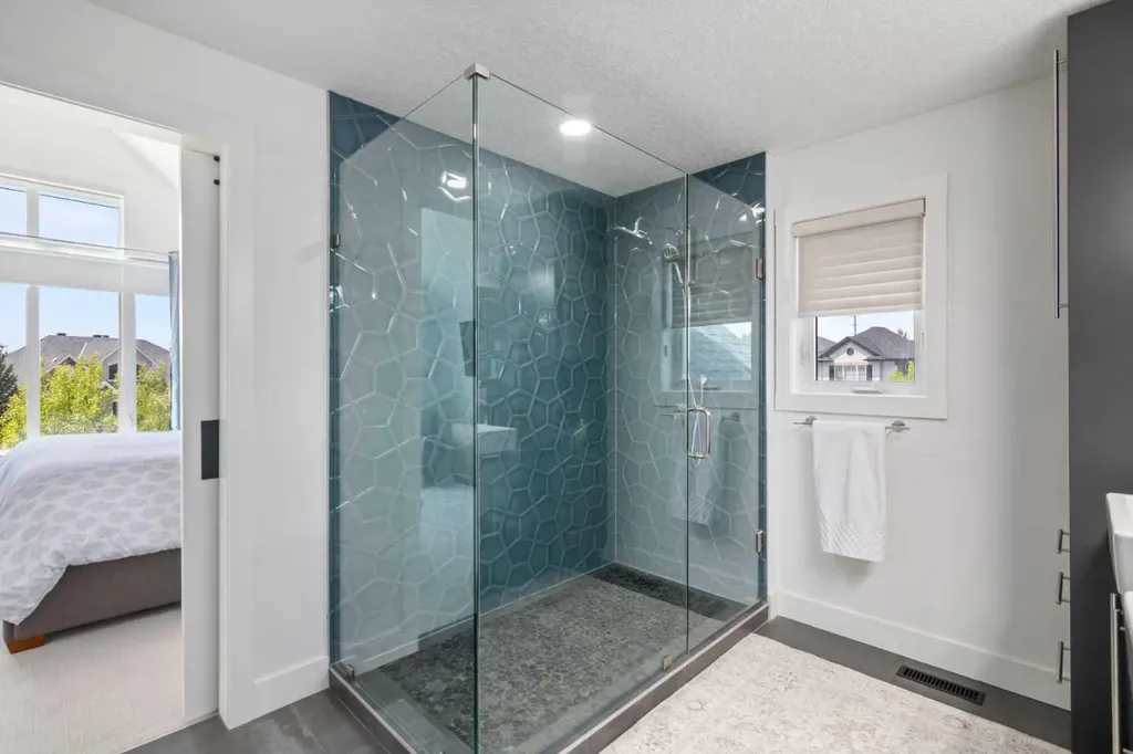 361 Discovery Ridge Way SW Calgary AB T3H 5S8