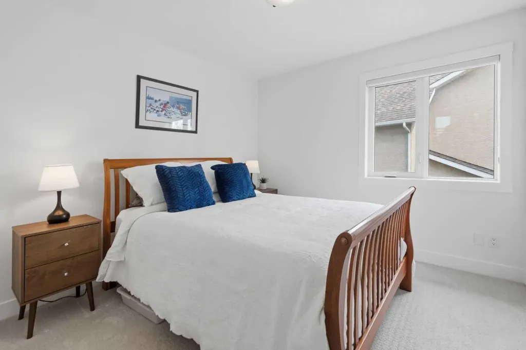 361 Discovery Ridge Way SW Calgary AB T3H 5S8