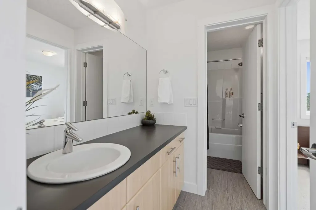 361 Discovery Ridge Way SW Calgary AB T3H 5S8