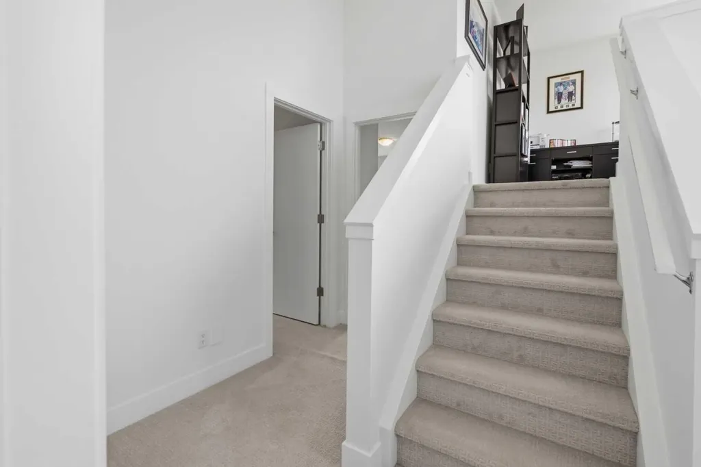 361 Discovery Ridge Way SW Calgary AB T3H 5S8