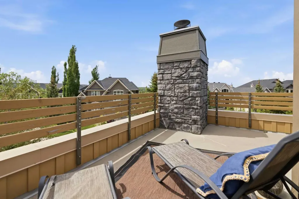 361 Discovery Ridge Way SW Calgary AB T3H 5S8