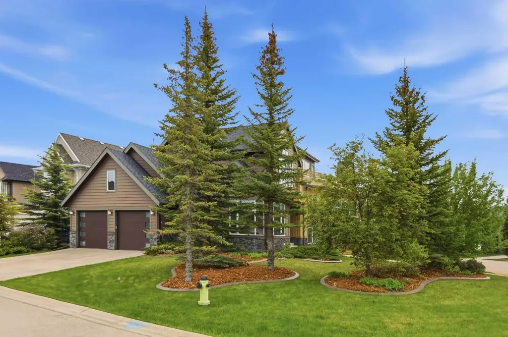 361 Discovery Ridge Way SW Calgary AB T3H 5S8
