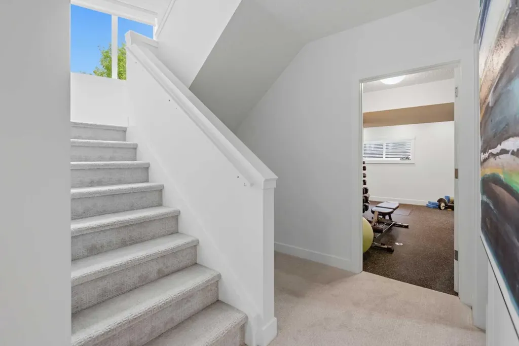 361 Discovery Ridge Way SW Calgary AB T3H 5S8