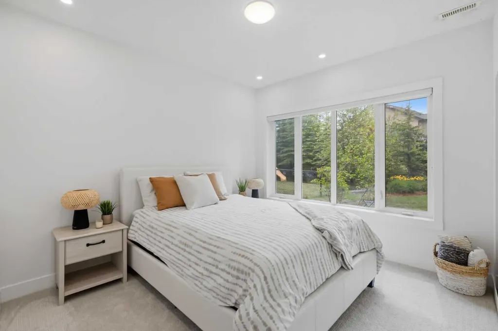 361 Discovery Ridge Way SW Calgary AB T3H 5S8