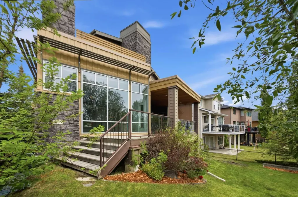 361 Discovery Ridge Way SW Calgary AB T3H 5S8