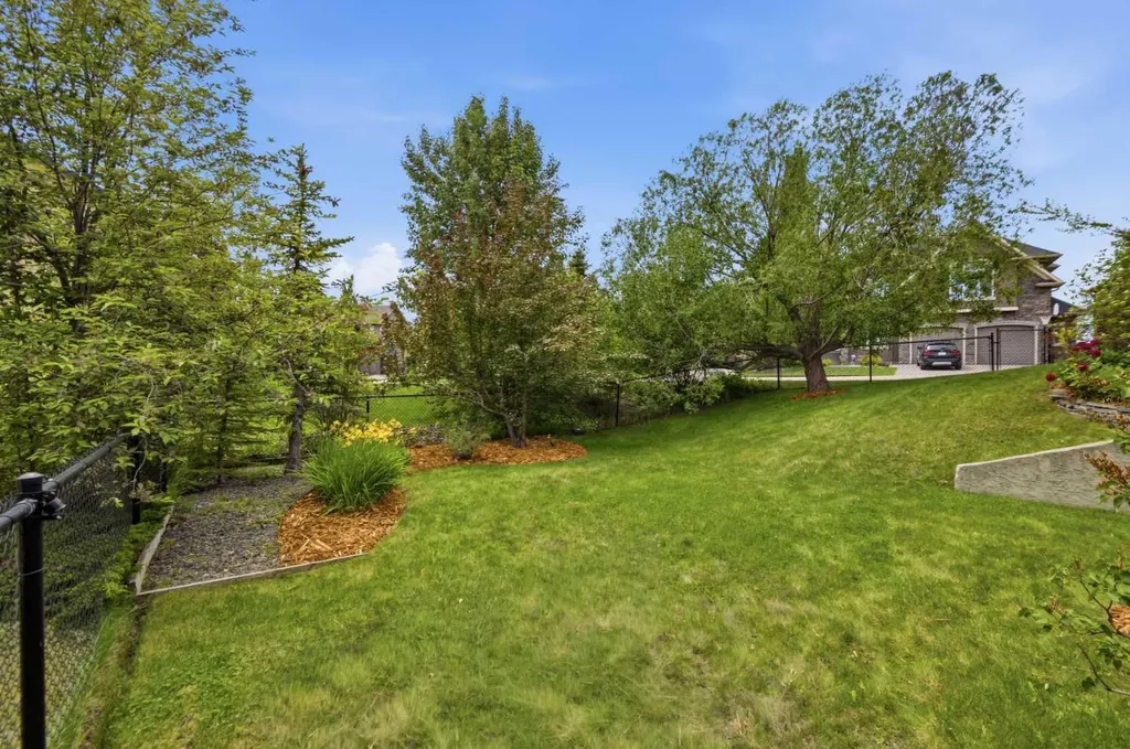 361 Discovery Ridge Way SW Calgary AB T3H 5S8