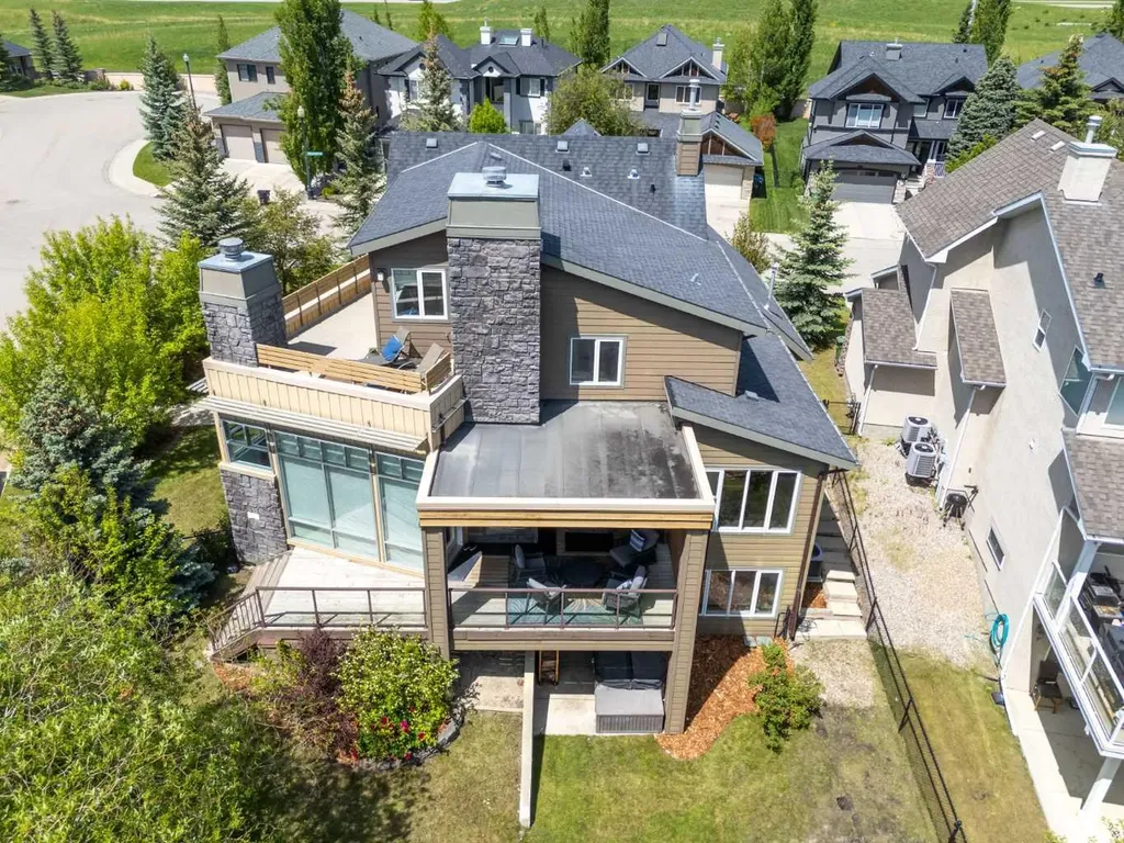 361 Discovery Ridge Way SW Calgary AB T3H 5S8