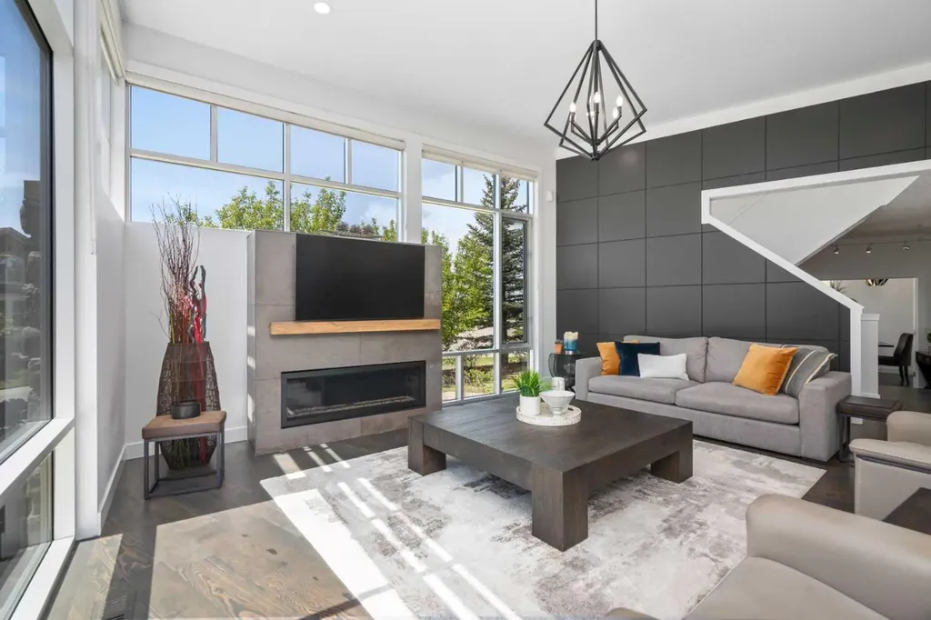 361 Discovery Ridge Way SW Calgary AB T3H 5S8