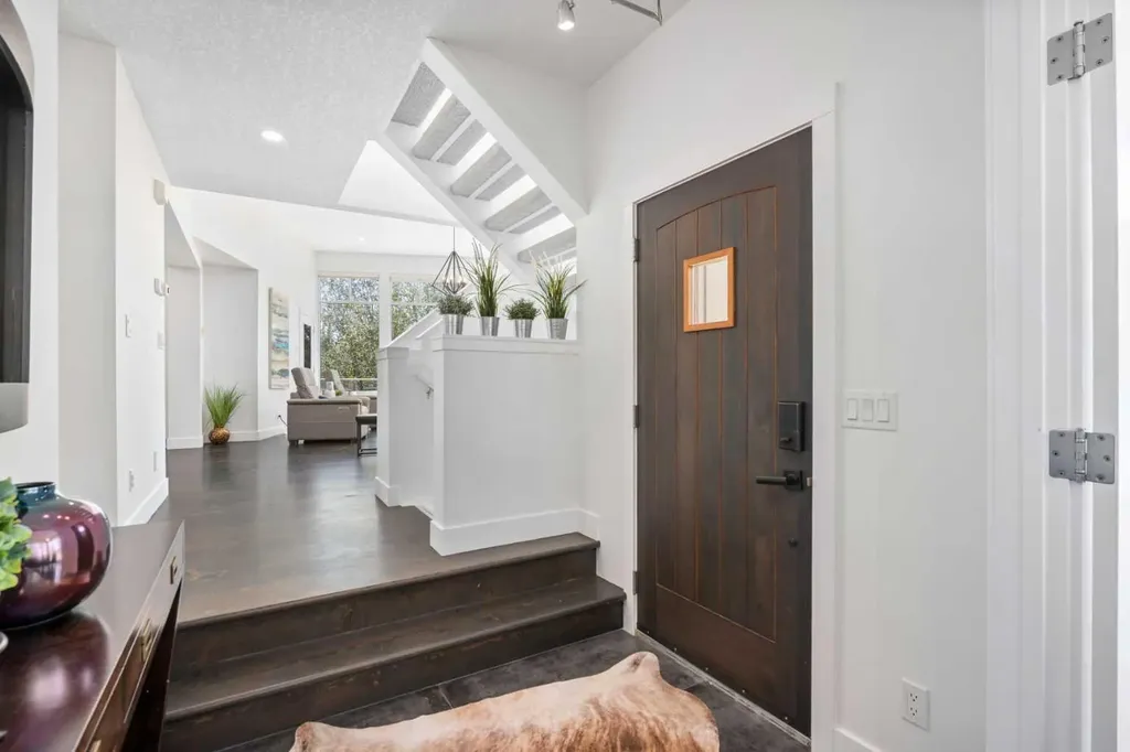 361 Discovery Ridge Way SW Calgary AB T3H 5S8