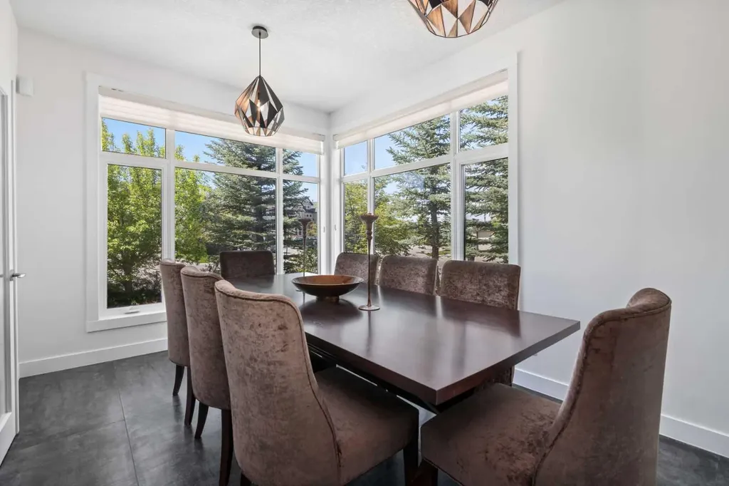 361 Discovery Ridge Way SW Calgary AB T3H 5S8