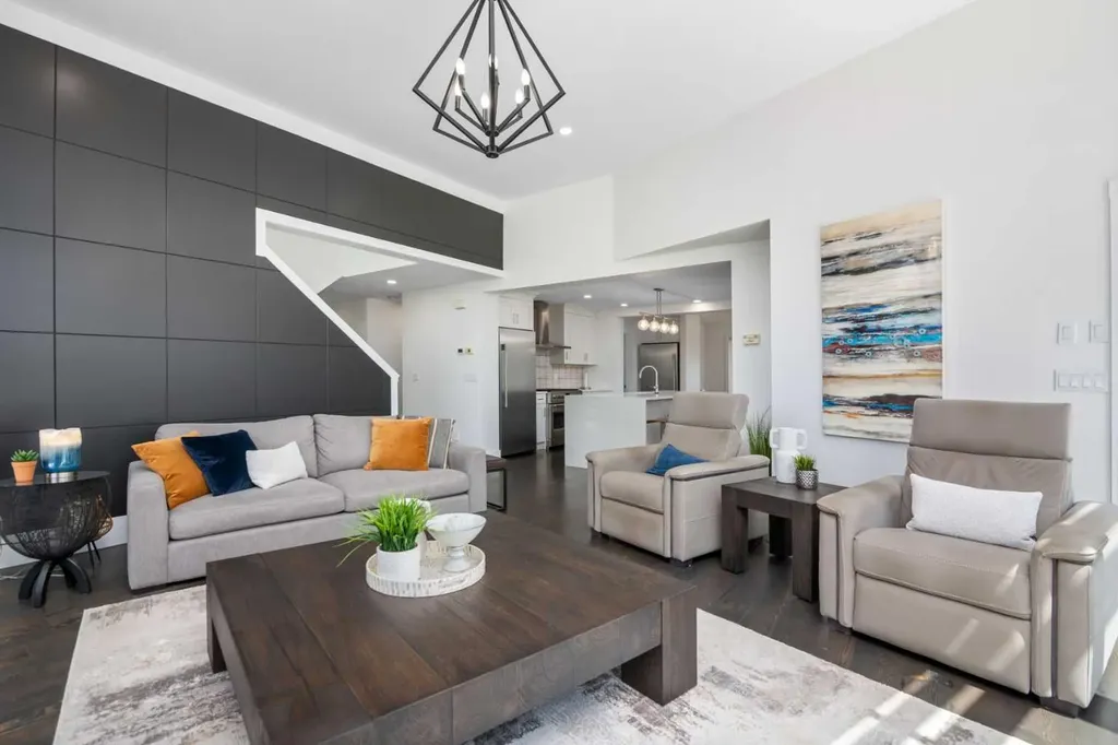 361 Discovery Ridge Way SW Calgary AB T3H 5S8