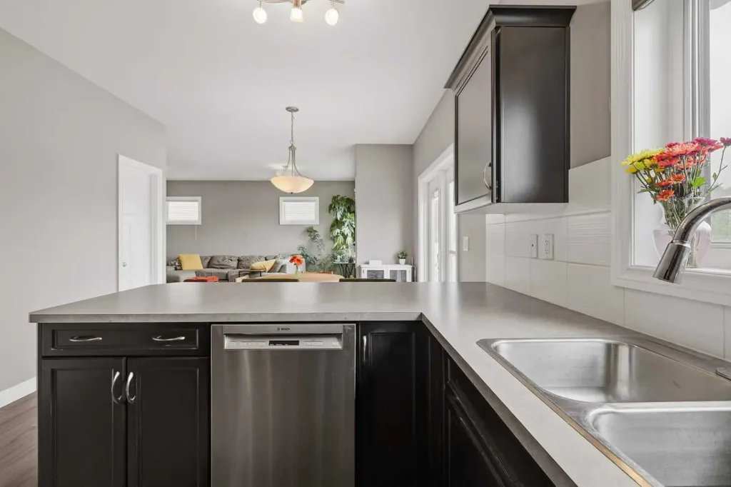 95 Thompson Crescent Red Deer AB T4P 0S1
