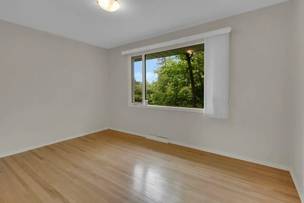 3136 46 Street SW Calgary AB T3E 3W8