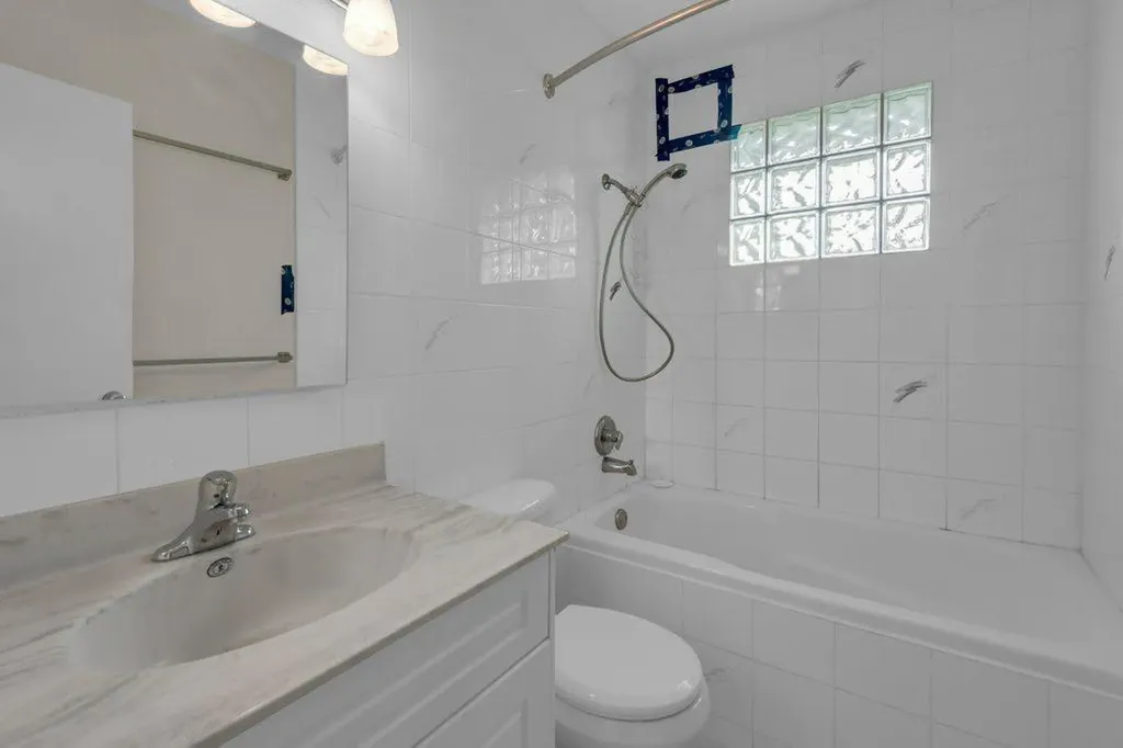 3136 46 Street SW Calgary AB T3E 3W8
