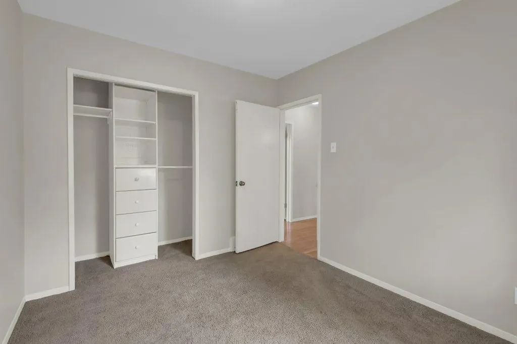 3136 46 Street SW Calgary AB T3E 3W8