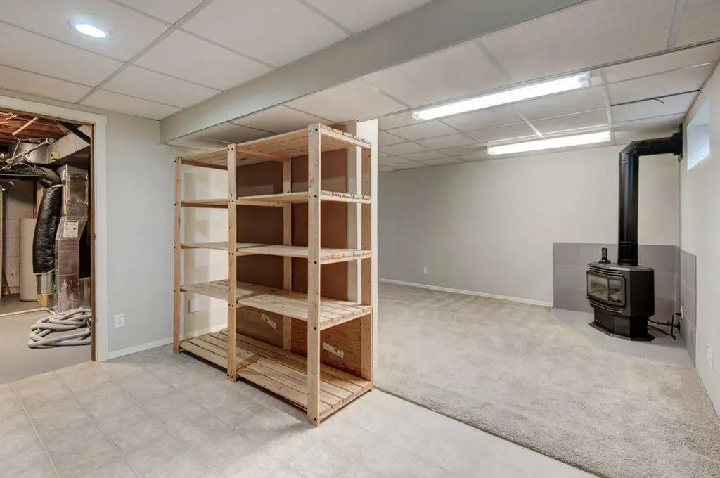 3136 46 Street SW Calgary AB T3E 3W8