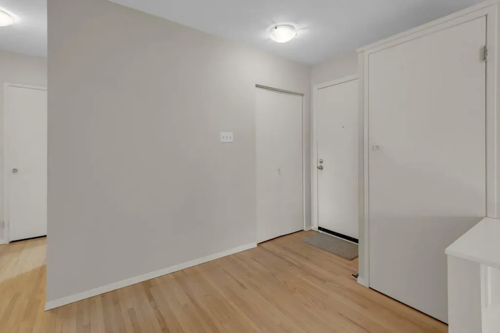 3136 46 Street SW Calgary AB T3E 3W8