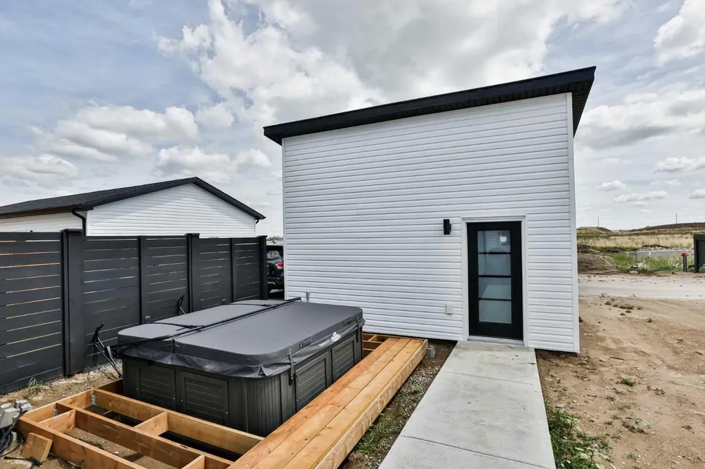 3027 47 Street S Lethbridge AB T1K 8L5