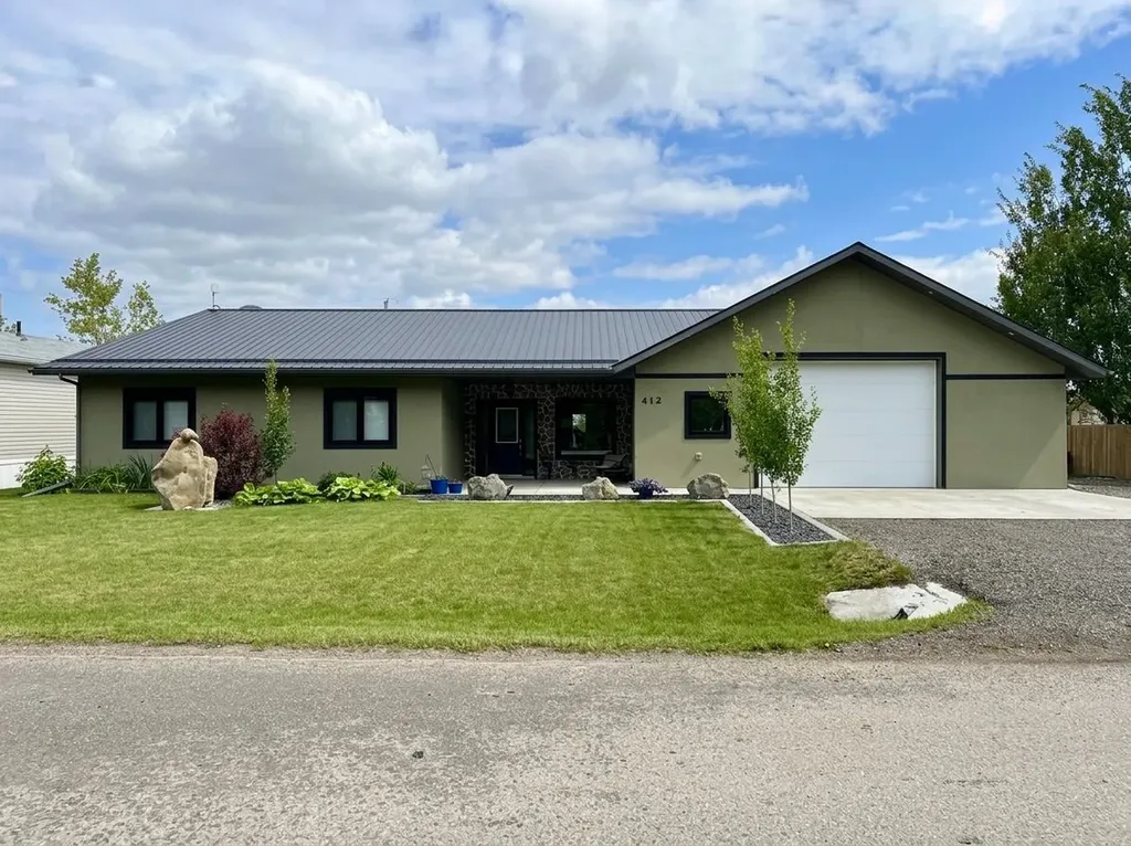 412 Queen Avenue Monarch AB T0L 1M0