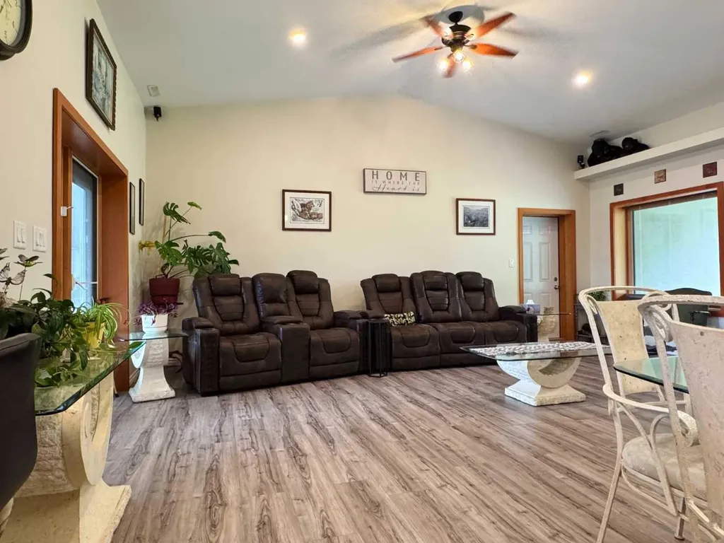 412 Queen Avenue Monarch AB T0L 1M0